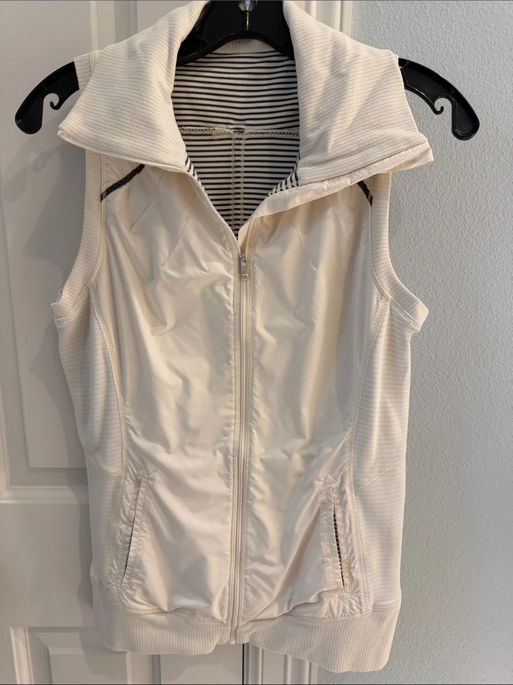 lululemon athletica Cream Zip-Up Sleeveless Vest